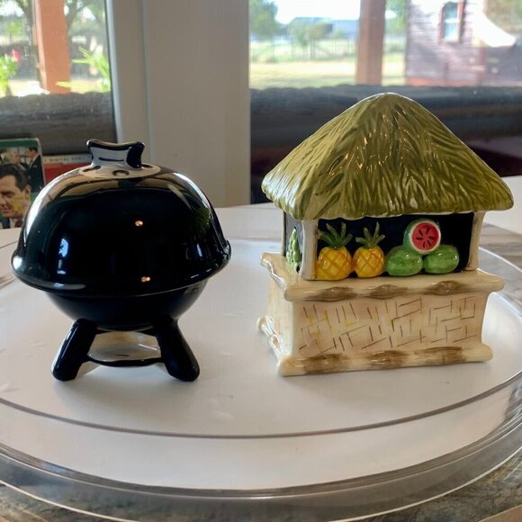 Salt & Pepper Shaker Collectors! Fun Cookout & Fruit Stand Salt & Pepper Shakers - Picture 1 of 2